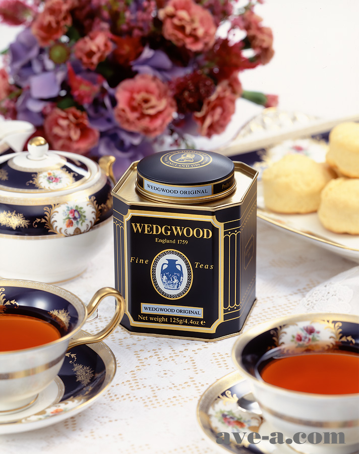 ウエッジウッドの紅茶と缶のパッケージの集合イメージ写真